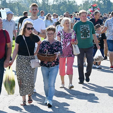Mieszkańcy regionu na targach w Minikowie. Pogoda dopisała