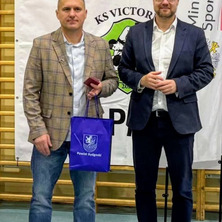 Zawody zapaśnicze w Osielsku. Uhonorowano trenera Macieja Zakowicza