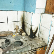 Mężczyzna poinformował służby o zadymieniu. Skarżył się na zawroty głowy