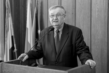 Dyrektor MA w Biskupinie Wiesław Zajączkowski jako gość sesji sejmiku województwa, luty 2018, fot. Łukasz Piecyk dla UMWKP